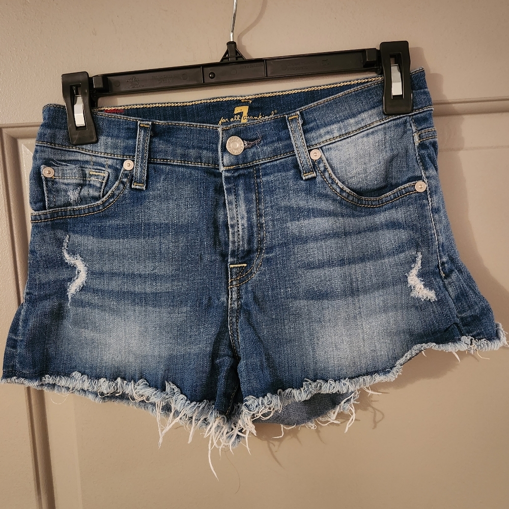 Cute 7 For All Mankind shorts!